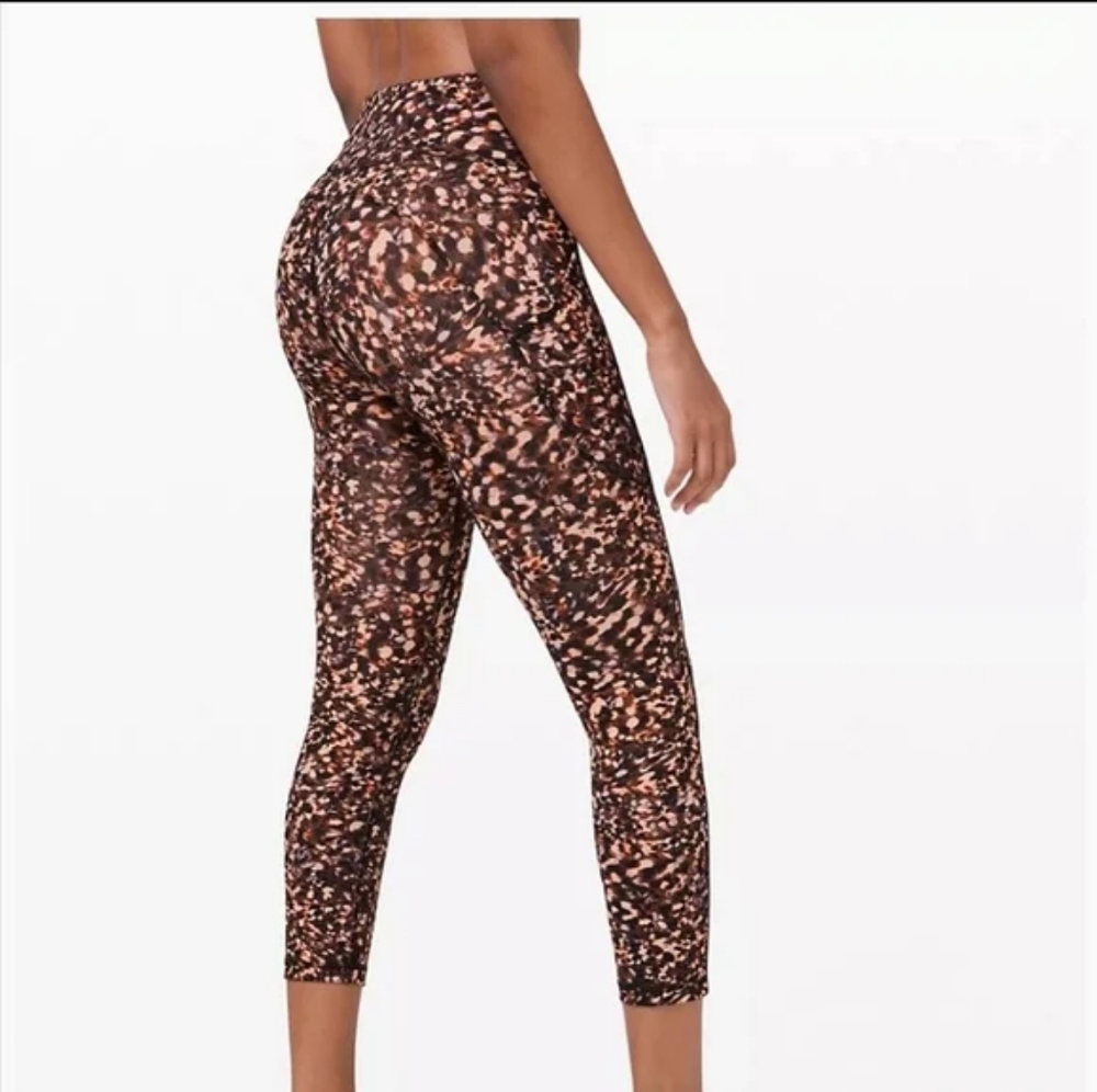 Lululemon Invigorate High-Rise Crop 23" Legging in Motion Flux